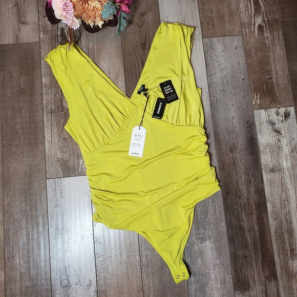 NWT Express Ruched Compression Green Thong Bodysuit for Women Size Large - Picture 1 of 14